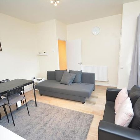 Lovely 4 Bedroom Apartment Close To The City Walking Distance From The Rivere View London Eksteriør bilde