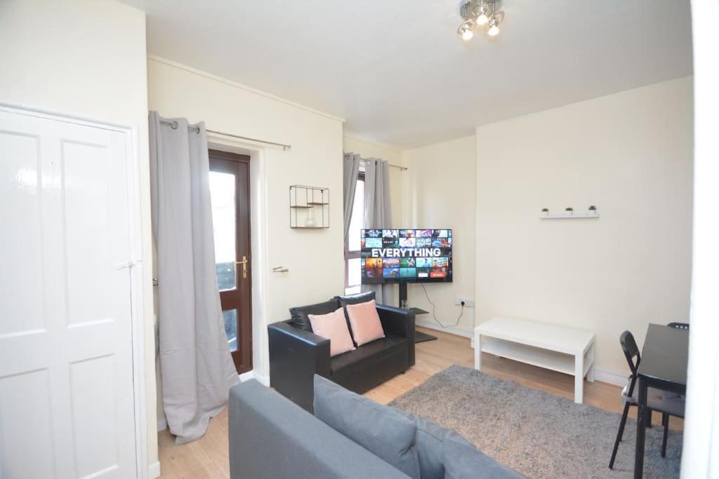 Lovely 4 Bedroom Apartment Close To The City Walking Distance From The Rivere View London Eksteriør bilde