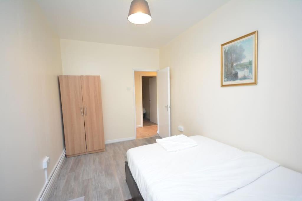 Lovely 4 Bedroom Apartment Close To The City Walking Distance From The Rivere View London Eksteriør bilde