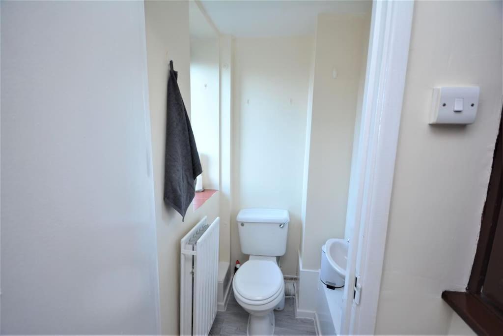 Lovely 4 Bedroom Apartment Close To The City Walking Distance From The Rivere View London Eksteriør bilde
