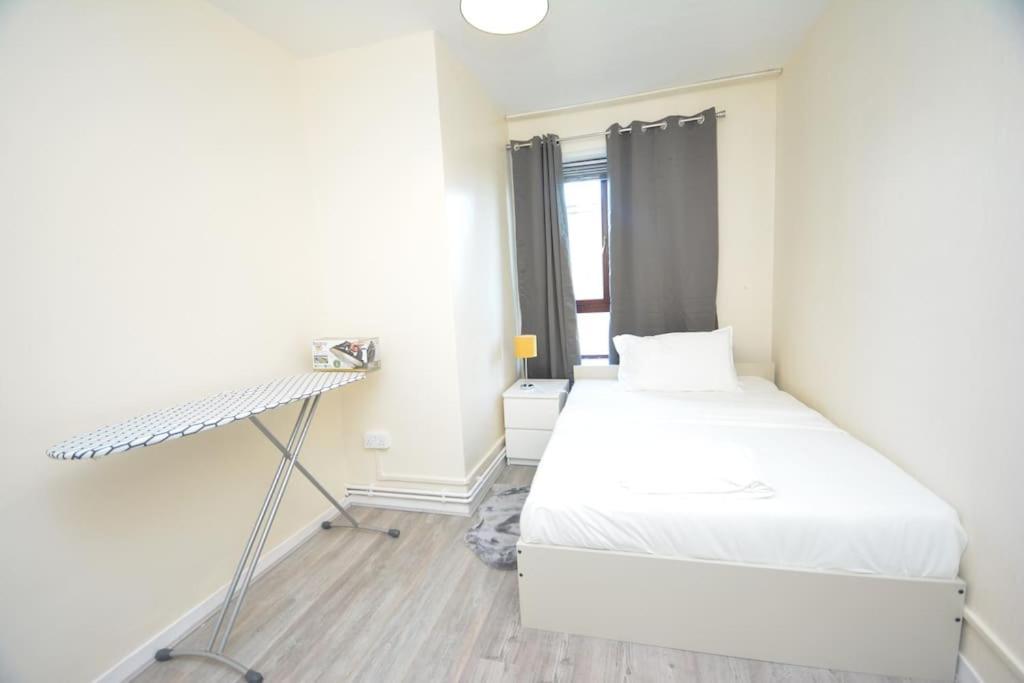 Lovely 4 Bedroom Apartment Close To The City Walking Distance From The Rivere View London Eksteriør bilde