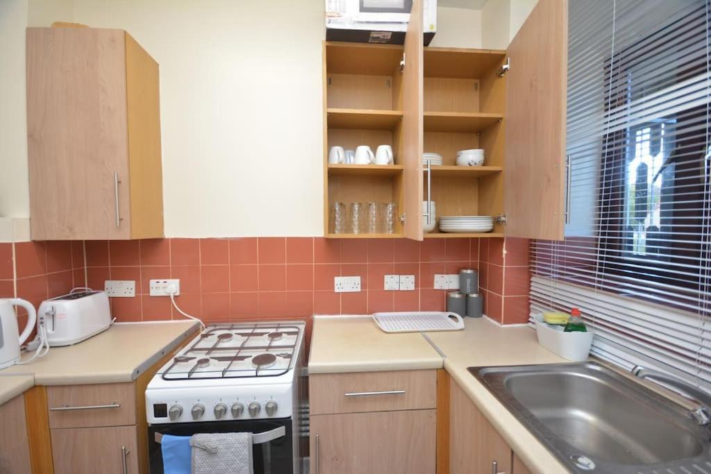 Lovely 4 Bedroom Apartment Close To The City Walking Distance From The Rivere View London Eksteriør bilde