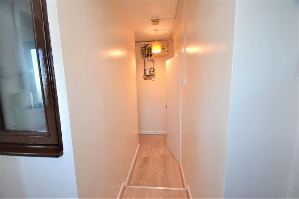 Lovely 4 Bedroom Apartment Close To The City Walking Distance From The Rivere View London Eksteriør bilde